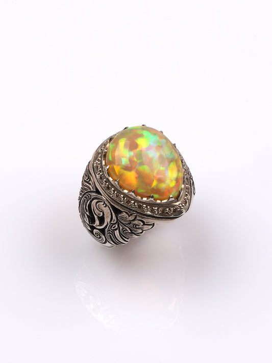 Elmas İşlemeli Gökkuşağı Opal Taşlı Gümüş Yüzük